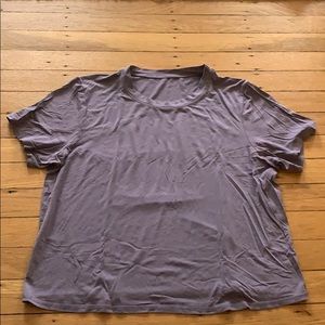 Lululemon Cropped T-shirt in Purple